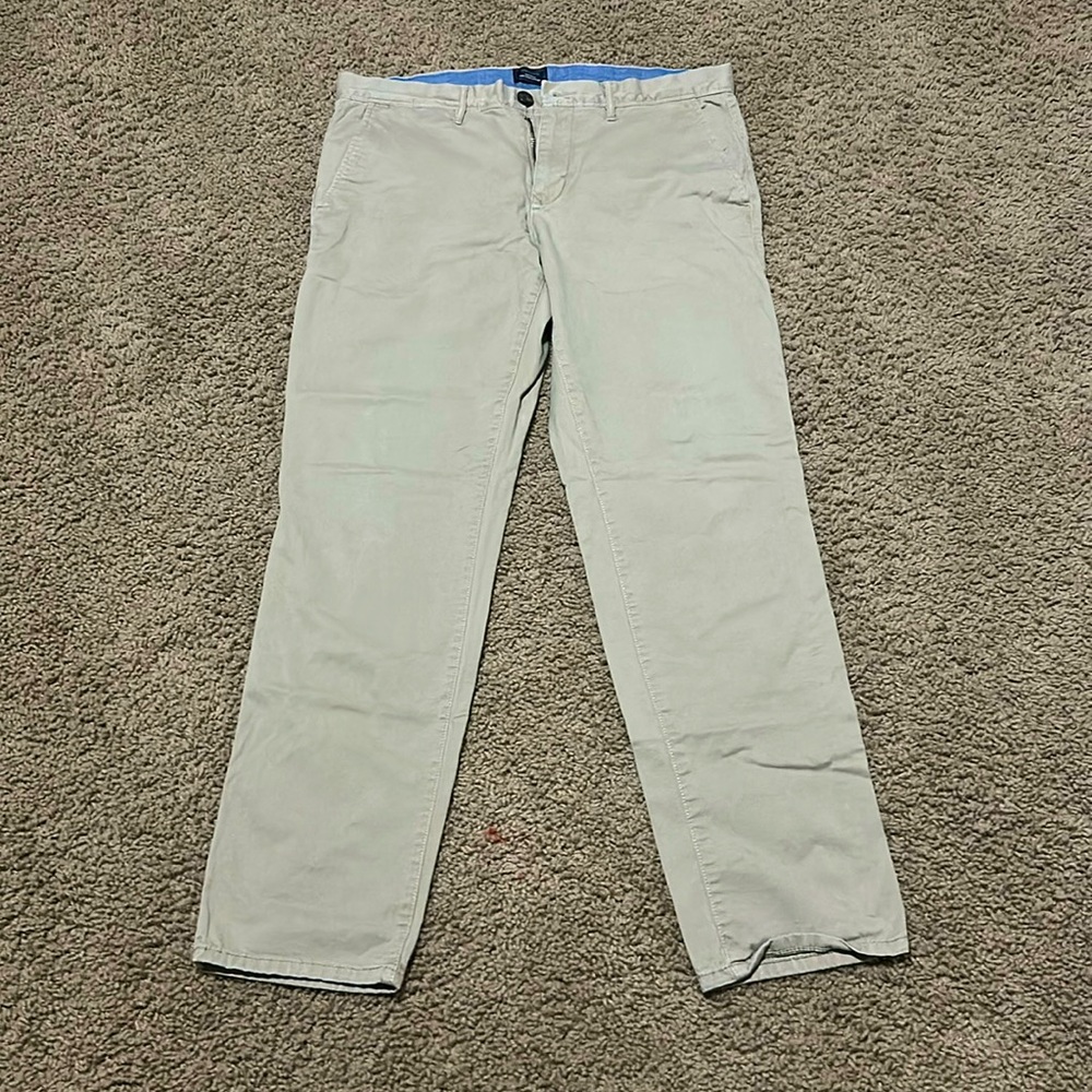 Gap khakis waist 34 length 32